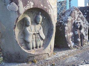 2基仲良く並んだ道祖神の写真