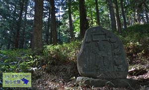 鎮大神社入り口にある繭玉神の写真画像