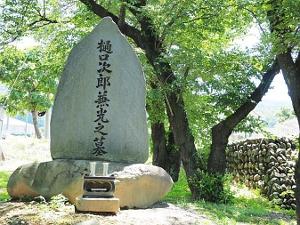 木曽次郎兼光(きそじろうかねみつ)の墓の写真画像