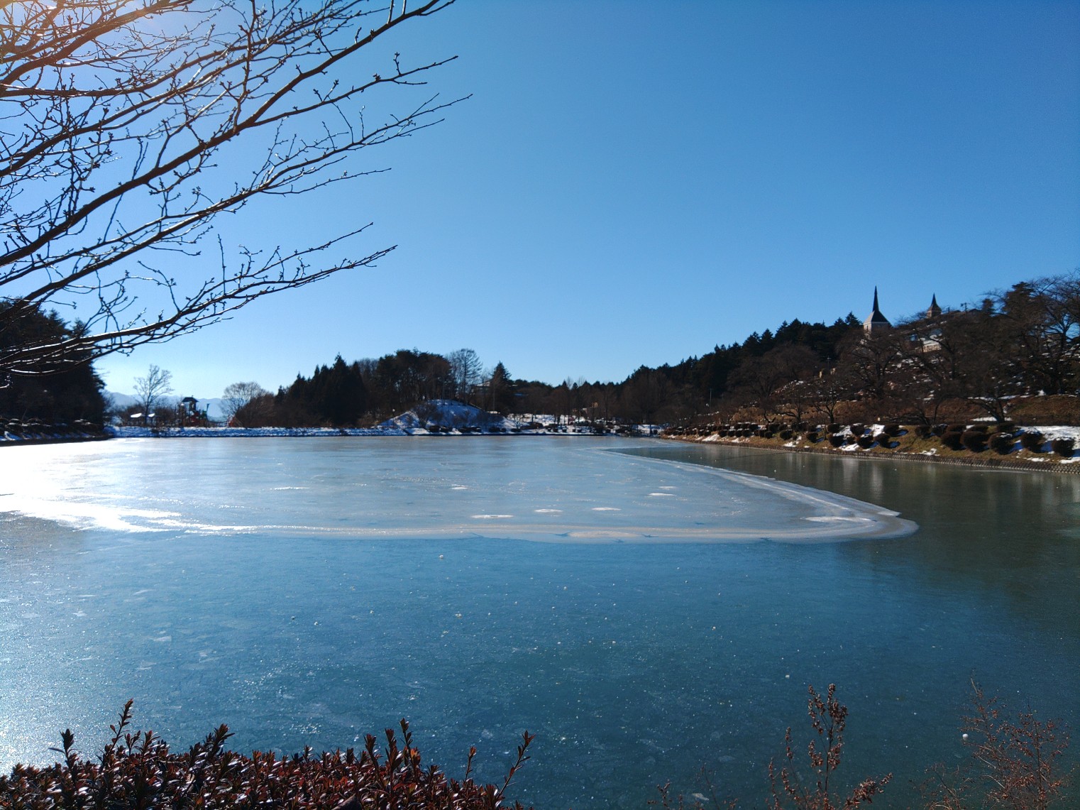 荒神山たつの海の全面結氷