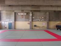 辰野中学校第二体育館の室内の写真