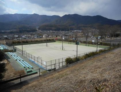 辰野町荒神山テニスコートの南側の全景写真画像