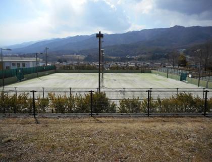 辰野町荒神山テニスコートの南側の画像写真