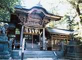 矢彦神社の本殿を正面から見た写真