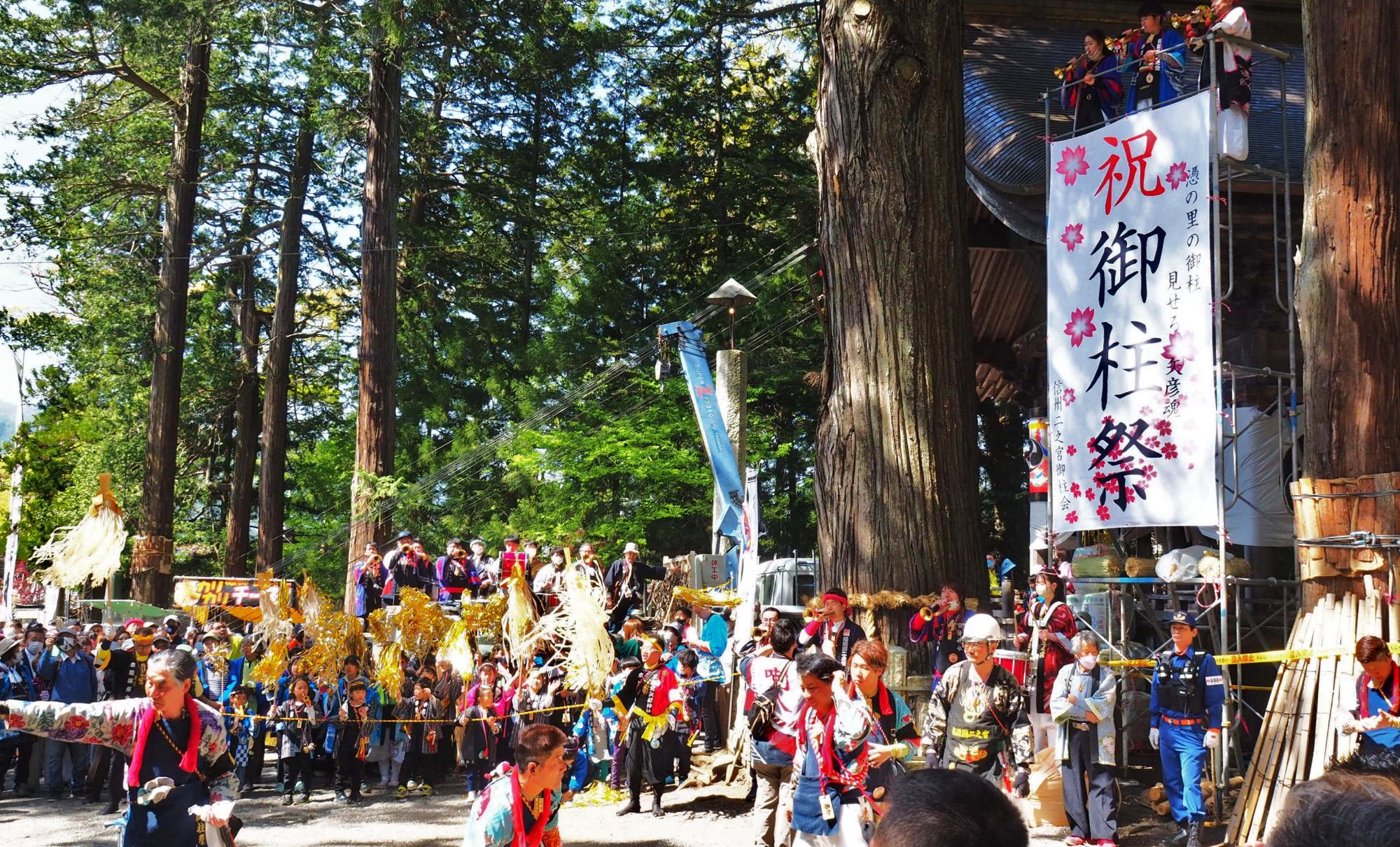 矢彦神社の外観の写真