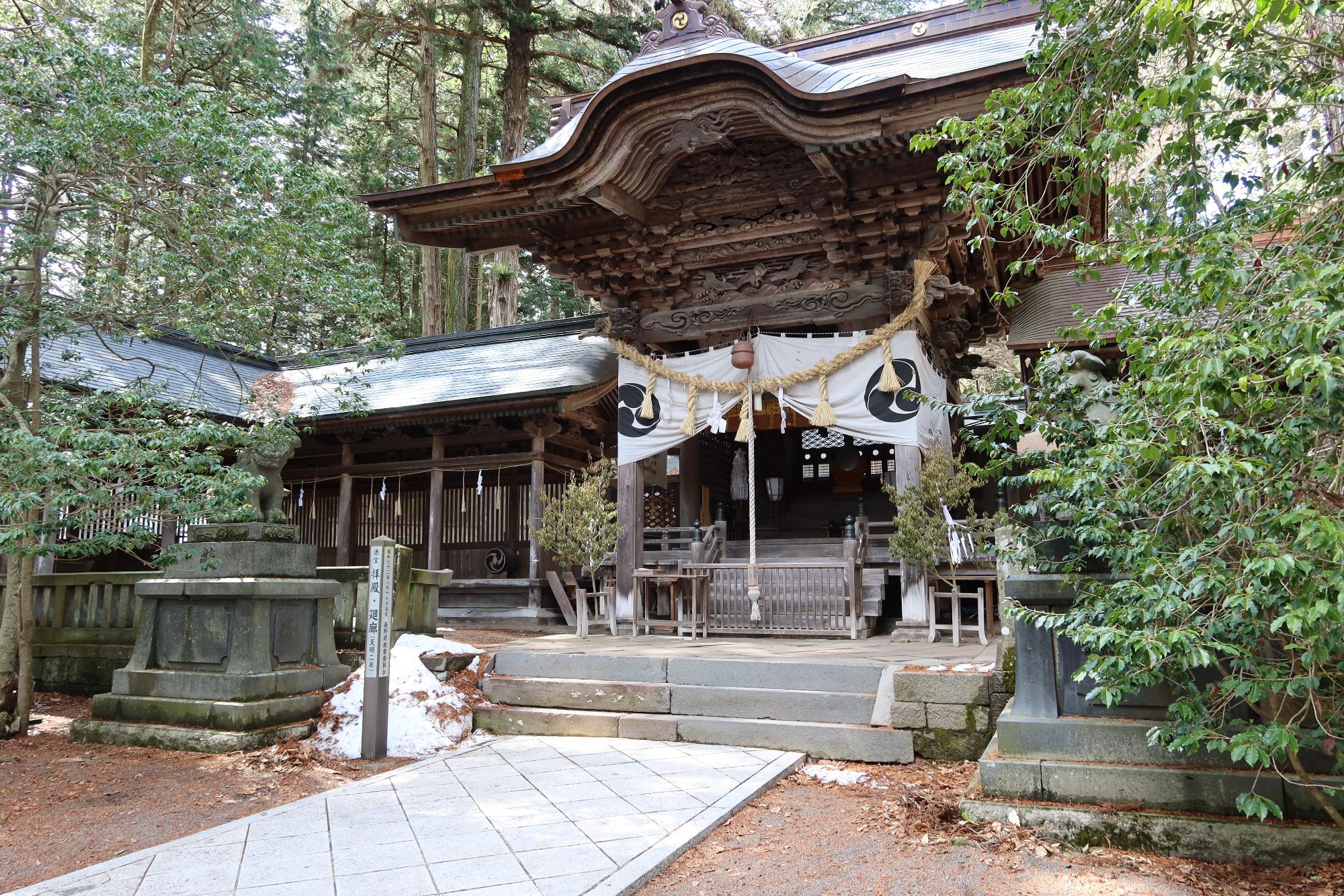 矢彦神社の拝殿の写真